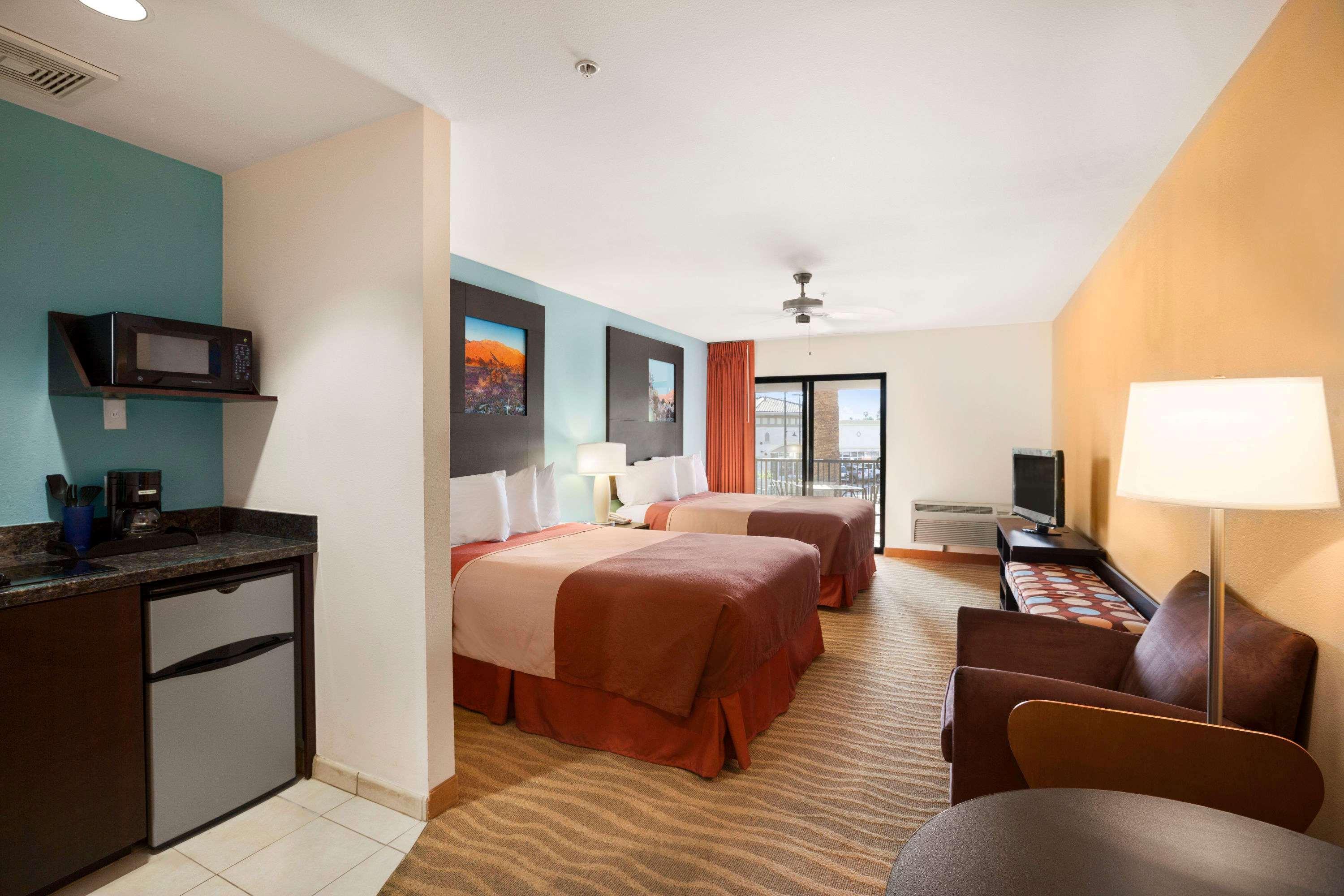 Super 8 By Wyndham Indio Hotel Екстериор снимка