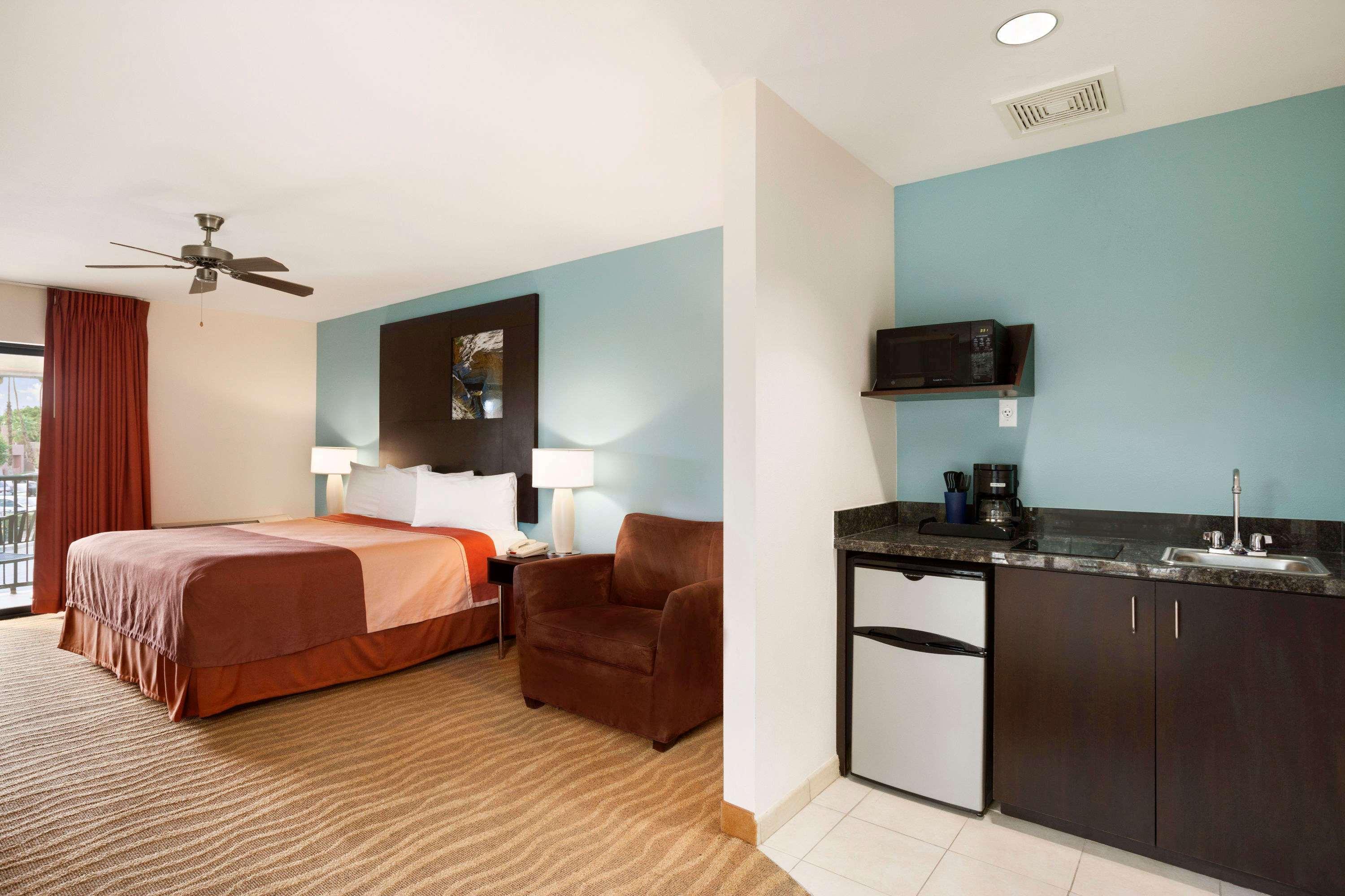 Super 8 By Wyndham Indio Hotel Екстериор снимка