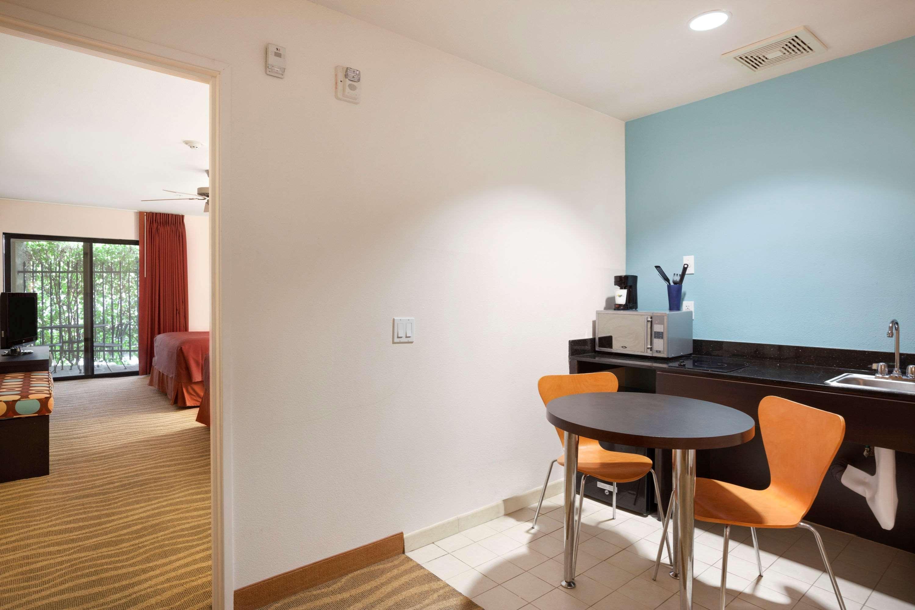 Super 8 By Wyndham Indio Hotel Екстериор снимка