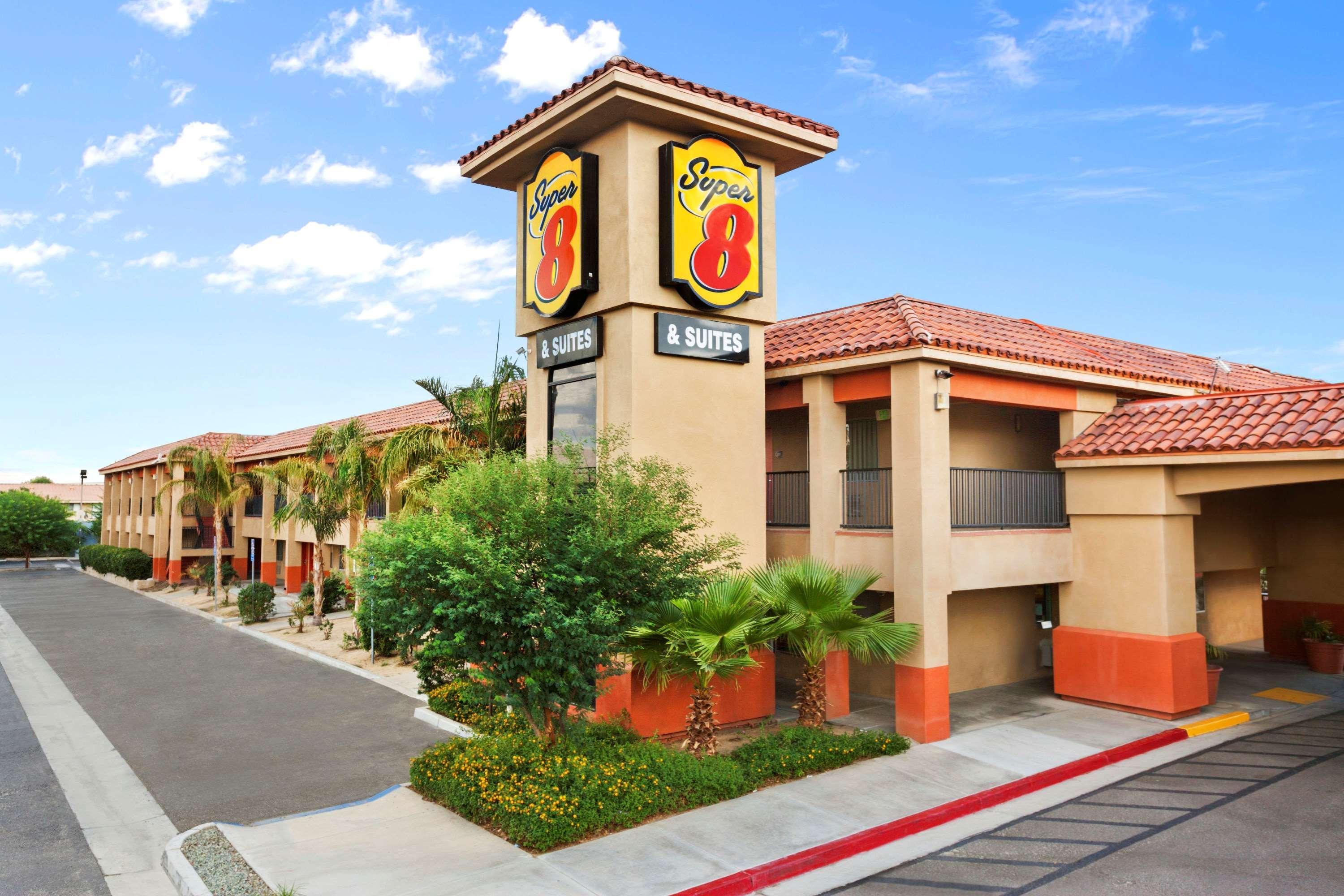 Super 8 By Wyndham Indio Hotel Екстериор снимка