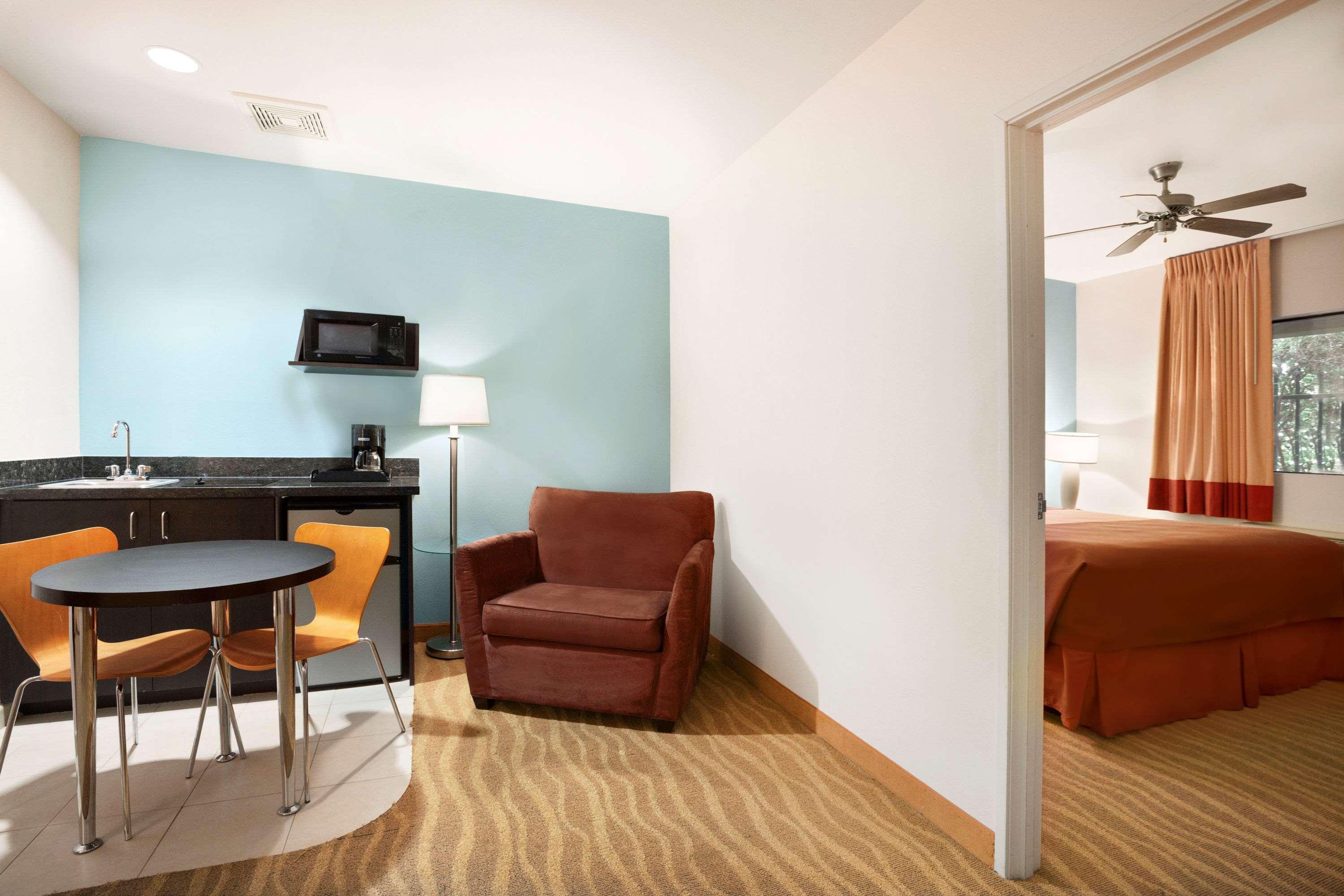 Super 8 By Wyndham Indio Hotel Екстериор снимка