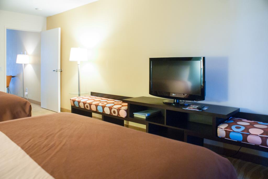 Super 8 By Wyndham Indio Hotel Стая снимка