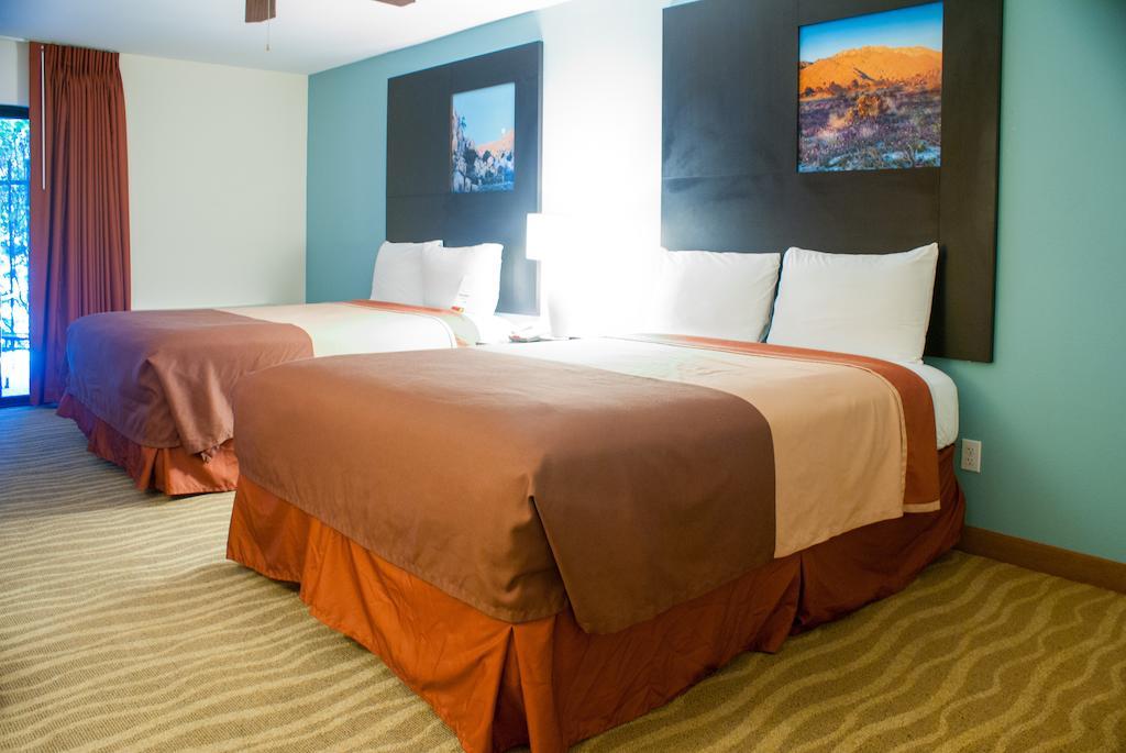 Super 8 By Wyndham Indio Hotel Стая снимка