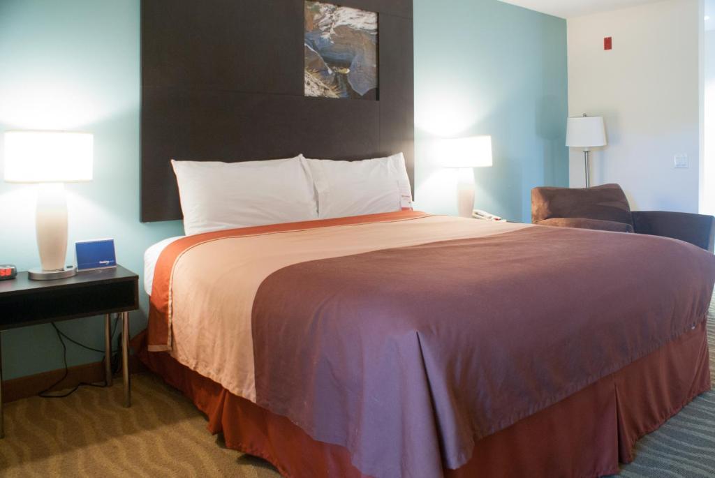 Super 8 By Wyndham Indio Hotel Стая снимка