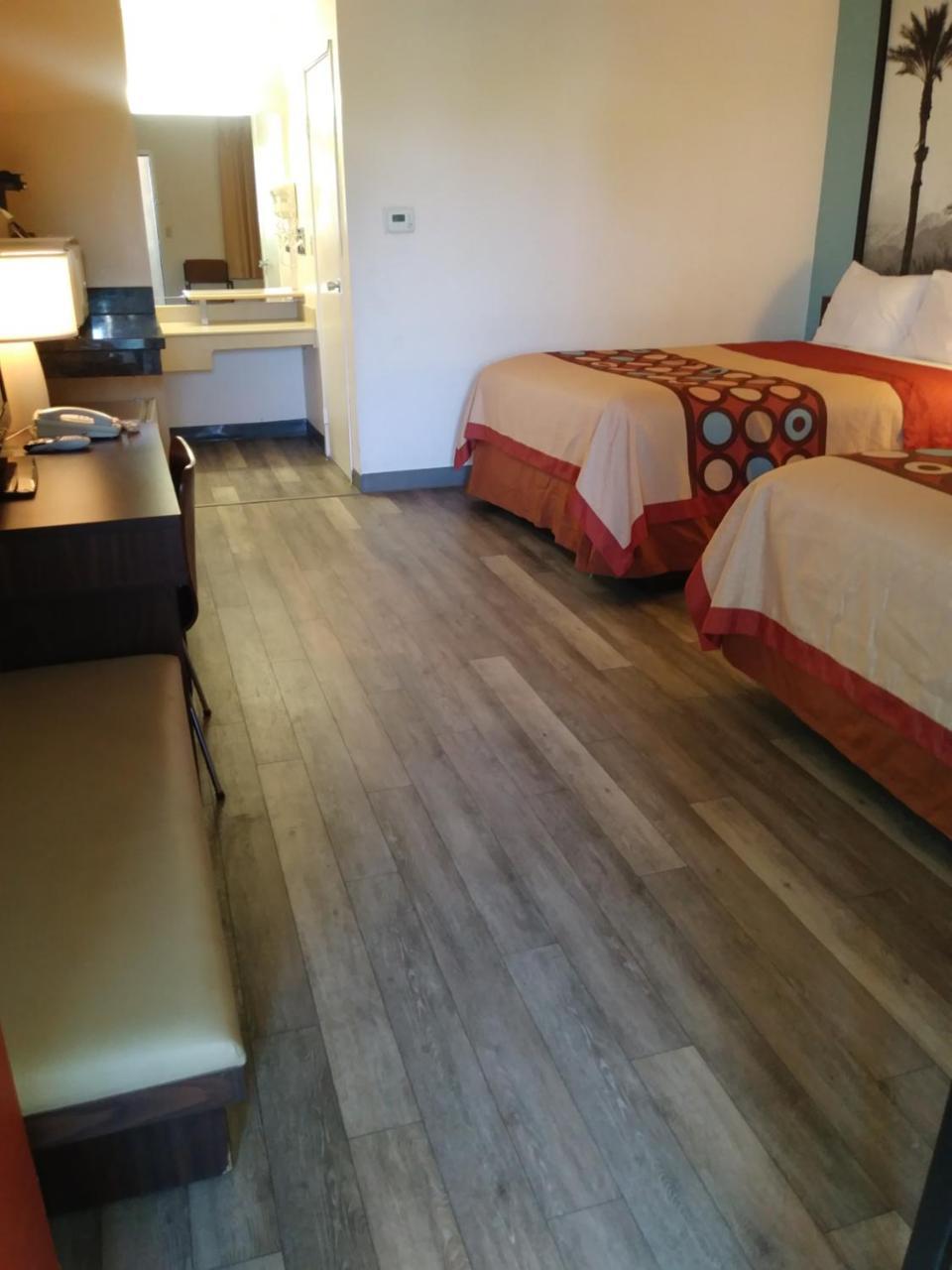 Super 8 By Wyndham Indio Hotel Екстериор снимка