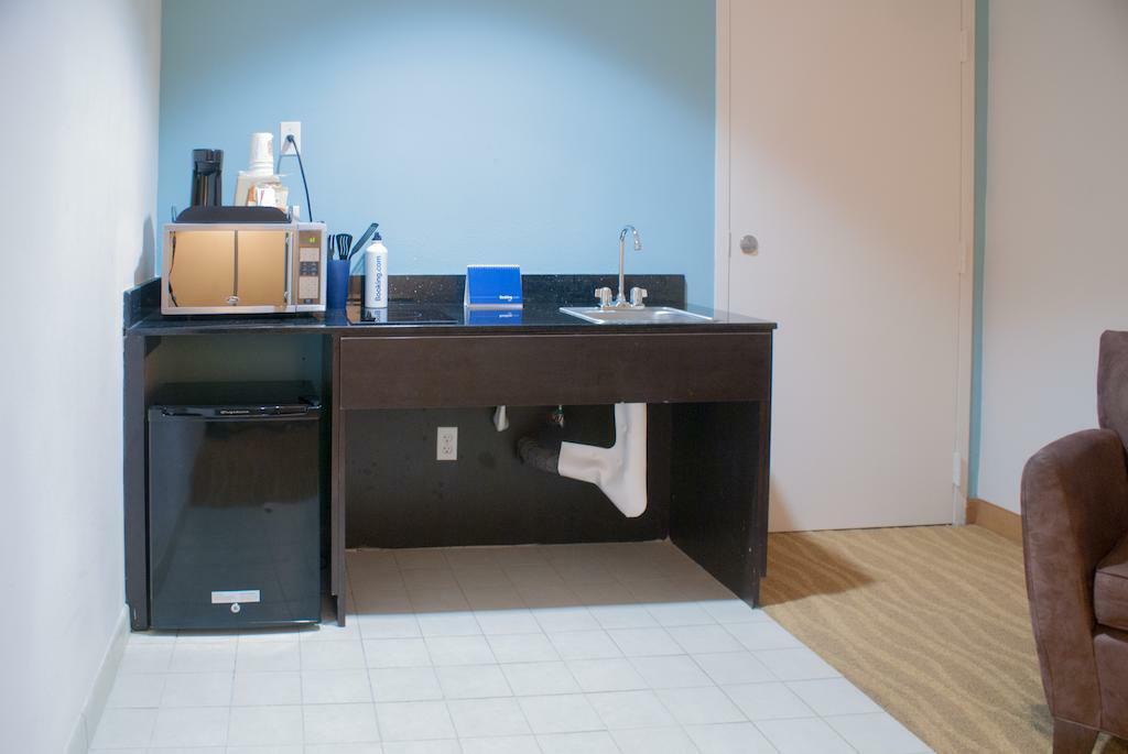 Super 8 By Wyndham Indio Hotel Екстериор снимка
